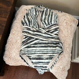 La Blanca one piece swimsuit size 6